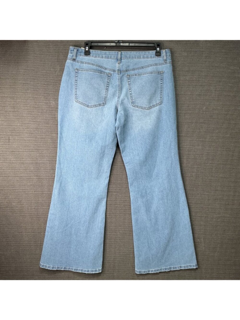 No Boundaries Jean Woman's Mid Rise Relax Flare Boot Cut Nobu Size 14 Light Wash - Picture 2 of 9